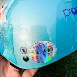 Nón bảo hiểm trẻ em 1/2 đầu có kính Protec Kitty, họa tiết nữ hoàng băng giá Frozen