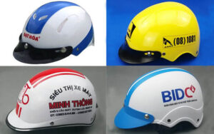 Một vài mẫu in logo mũ bảo hiểm doanh nghiệp.